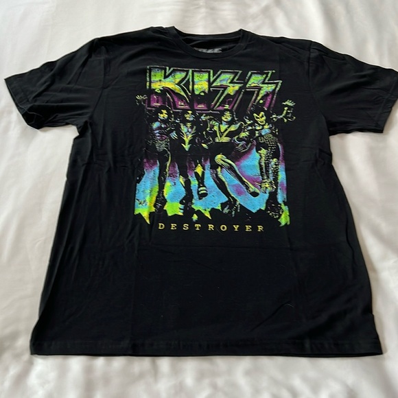 Kiss Graphic Tee - Picture 1 of 3